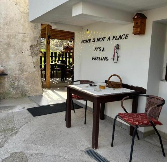 اتاق لوکس, Slovenian House Vida