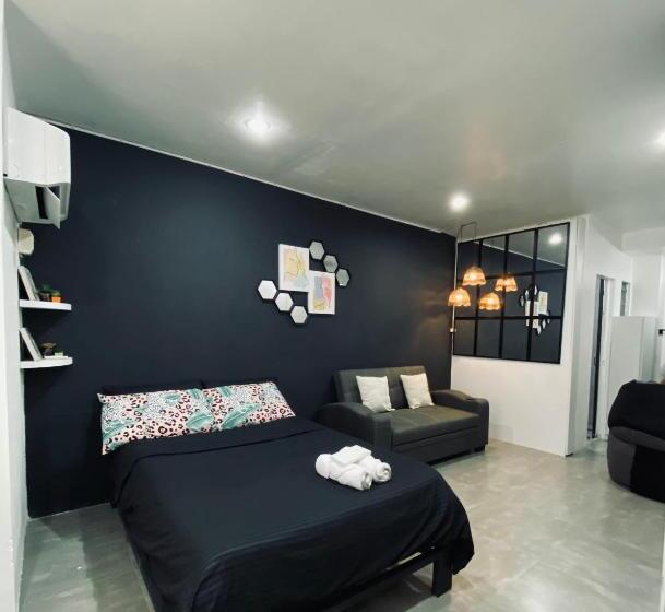 استودیوی استاندارد, Akc Airbnb