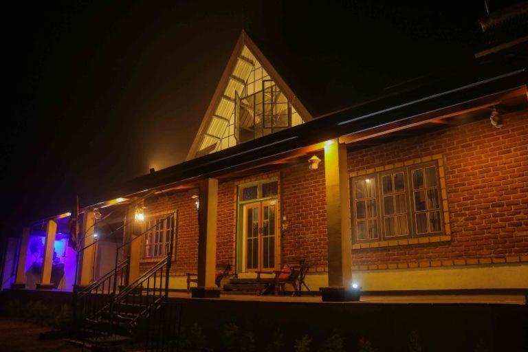 Номер Стандарт, Shadow Mask Bungalow