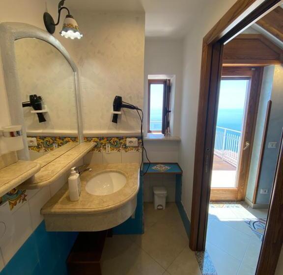 اتاق لوکس با چشم‌انداز دریا, Bed&breakfast Miramare