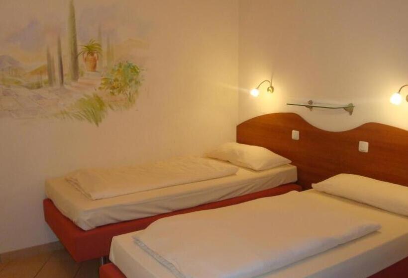 Номер Стандарт Трехместный, Stadthotel Passau