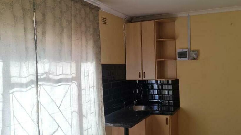 Номер Стандарт, Ojong S Court Kraaifontein