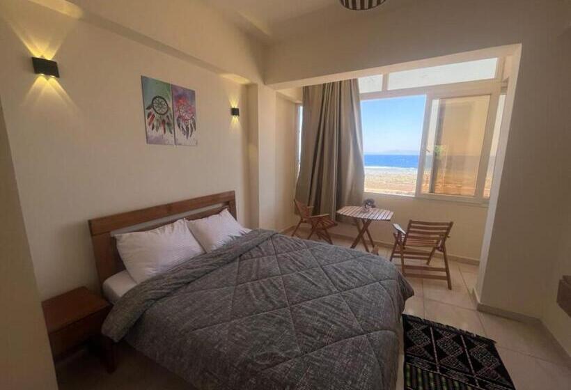 اتاق لوکس با چشم‌انداز دریا, Tree House Dahab