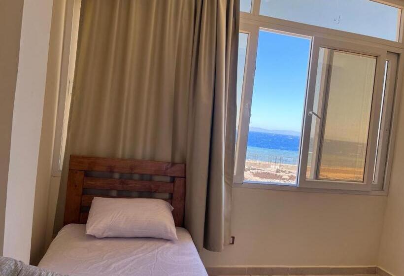 اتاق سه نفره دلوکس با چشم‌انداز دریا, Tree House Dahab