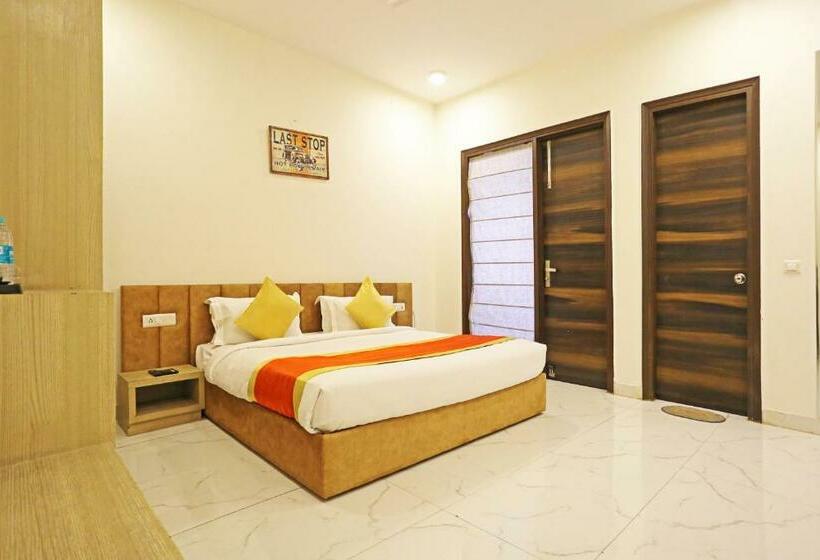 带大床的高级房间, Ab Inn Huda City Center