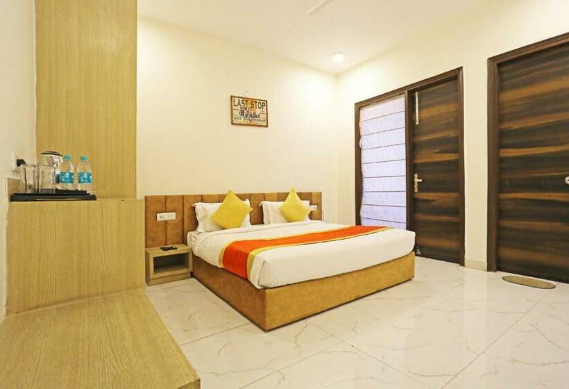 带大床的高级房间, Ab Inn Huda City Center