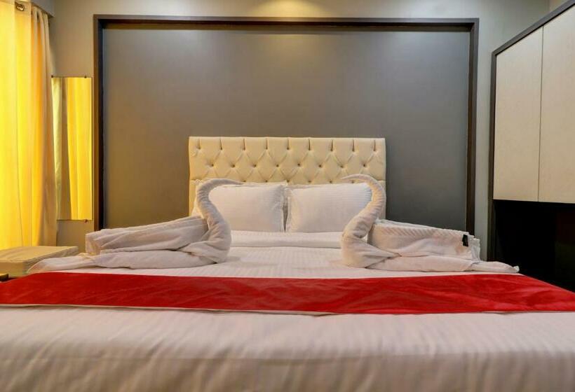 Номер Deluxe, Fabhotel Grand Inn I   Ttc Industrial Area, Dighe