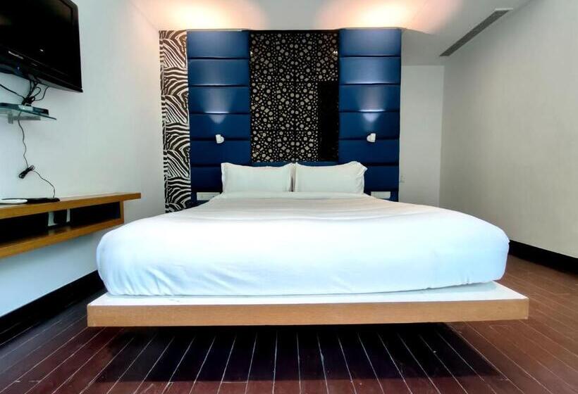 חדר דחוקס עם מיטת קינג, The Sky Imperial Hotel Yahvi