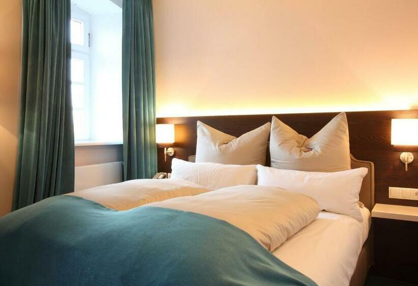 Номер Стандарт, Mainchateau