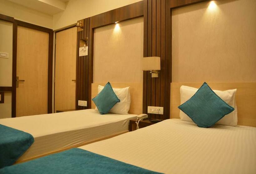 Номер Deluxe, Avenue Plaza ! Serampore   Samrat Restaurant, N S Avenue