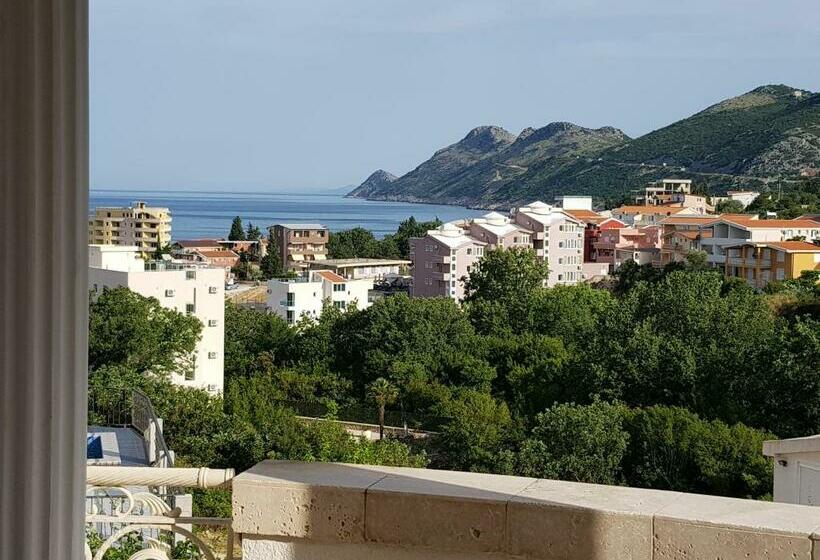اتاق استاندارد چهار تخته با چشم‌انداز دریا, Apartaments Crown Silvia