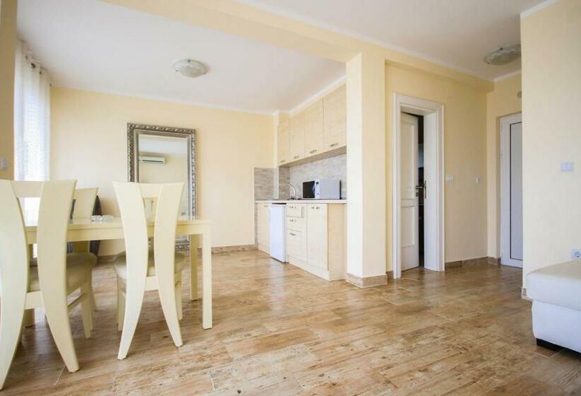 اتاق استاندارد چهار تخته با چشم‌انداز دریا, Apartaments Crown Silvia