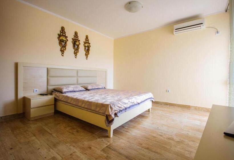 آپارتمان 1 خوابه با چشم‌انداز دریا, Apartaments Crown Silvia