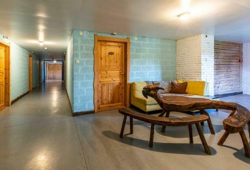 اتاق استاندارد سه تخته با سرویس بهداشتی مشترک, Oitme Hostel
