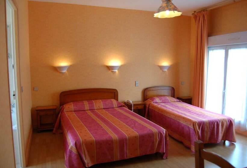 Номер Стандарт, Hôtel Des Couronnes Châteaudun
