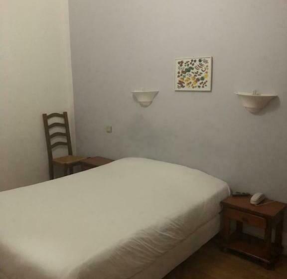 Номер Стандарт, Hôtel Des Couronnes Châteaudun