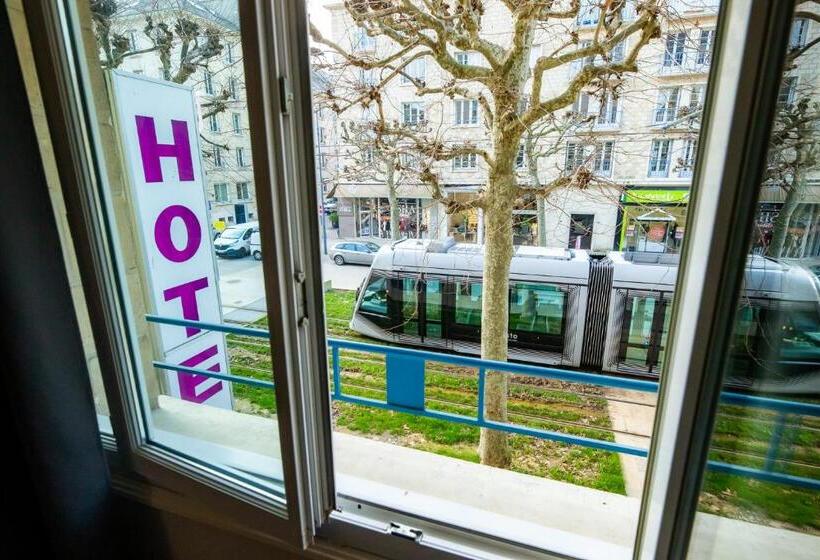 חדר סטנדרט לשלושה, Logis Hotel Du Chateau