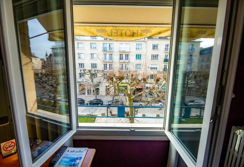 Четырехместный Номер Стандарт, Logis Hotel Du Chateau