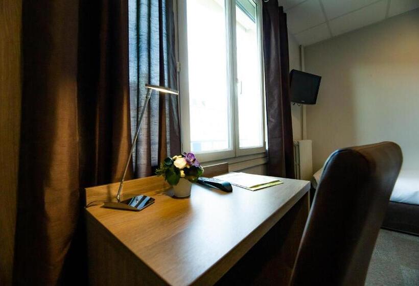 Семейный Номер, Logis Hotel Du Chateau