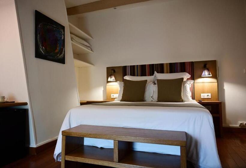 Habitació Àtic, L'hostalet