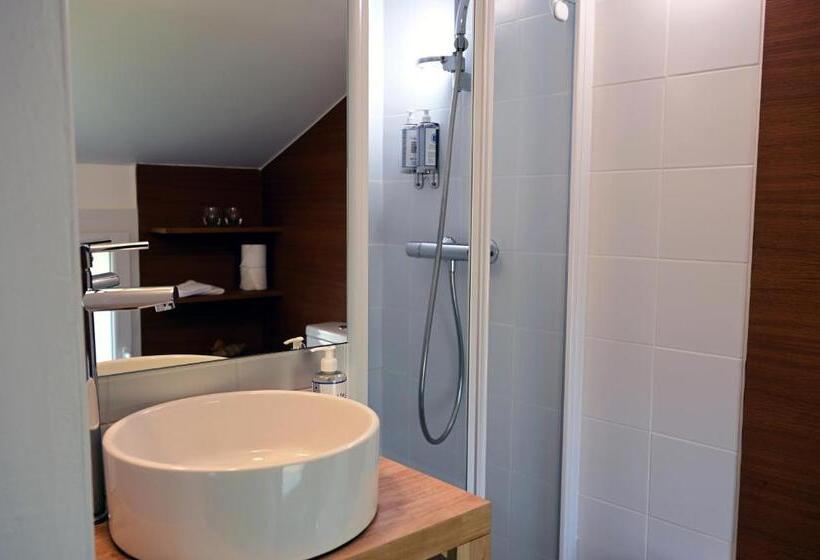 Habitació Àtic, L'hostalet