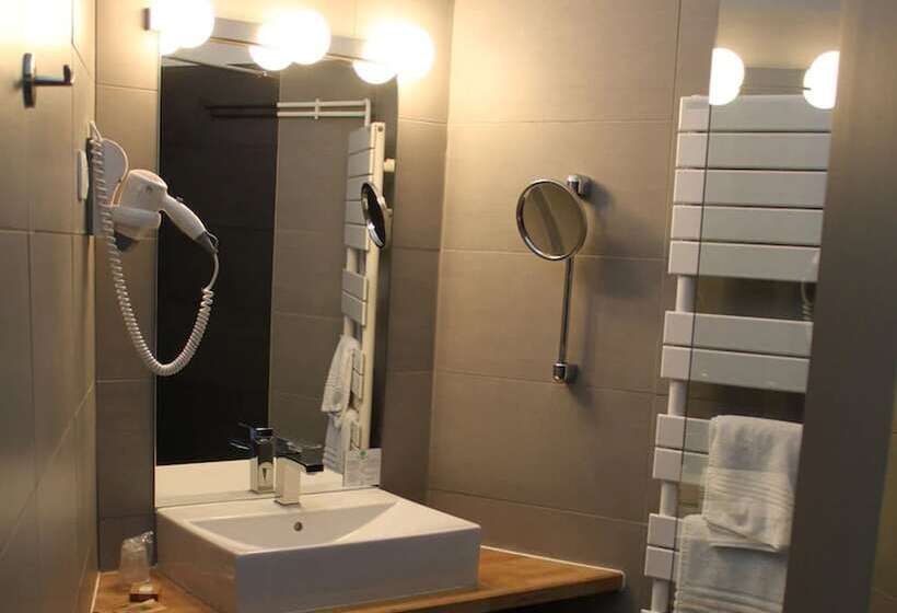 اتاق راحتی, Mon Hotel à Gap