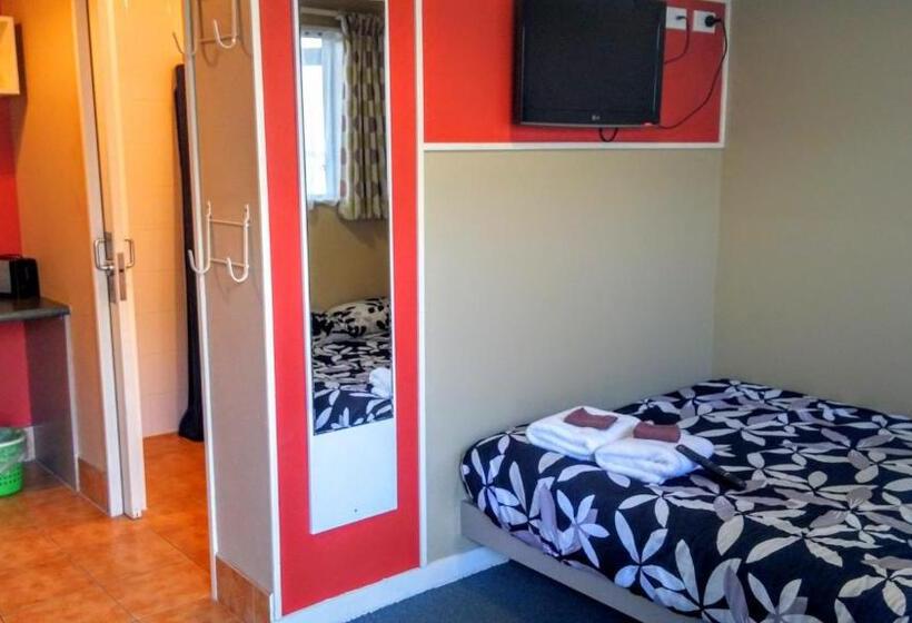 Escritório Estándar, Astray Motel