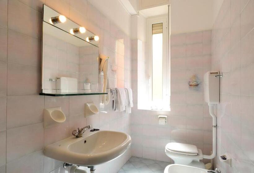 Quarto Triplo Estandar com Vistas, Danio Lungomare