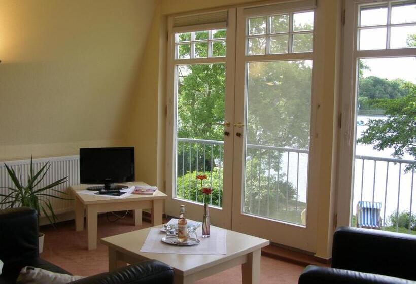 Suite with lake view, Fährhaus Niederkleveez