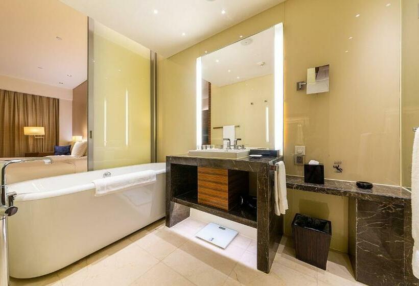 اتاق سوپریور با تخت بزرگ, New World Guiyang