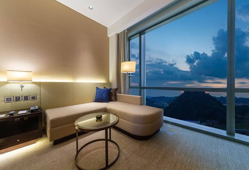 سوییت جونیور, New World Guiyang