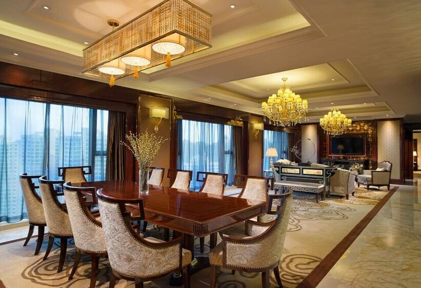 Family Suite, Slater International