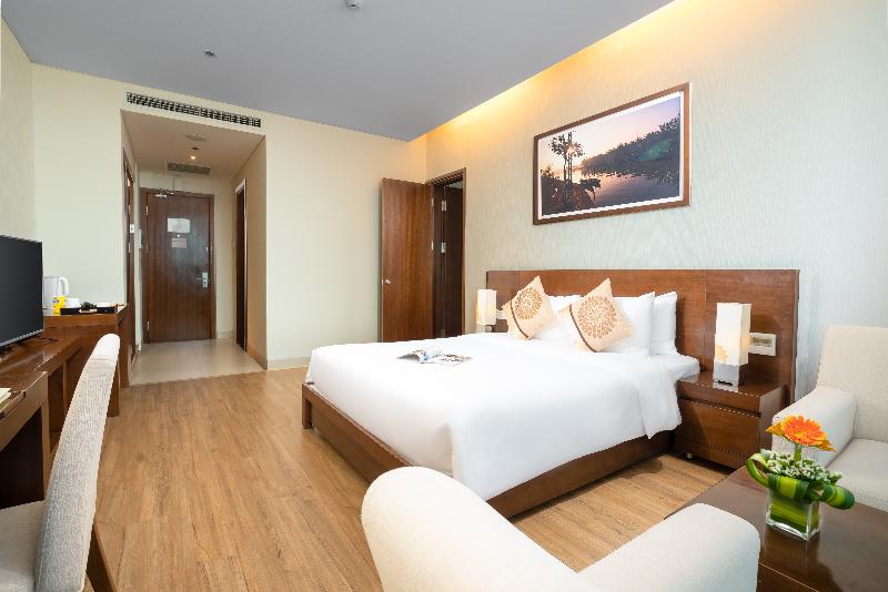 اتاق سوپریور با چشم‌انداز شهر, Grand Tourane Hotel Da Nang