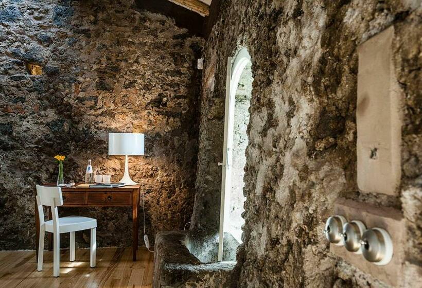 デラックスルーム, Monaci Delle Terre Nere