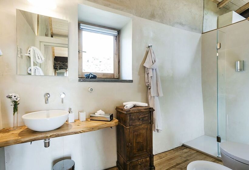 デラックスルーム, Monaci Delle Terre Nere