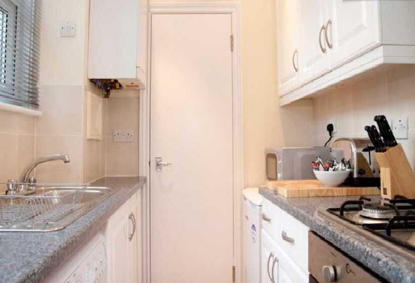 Апартаменты Deluxe 1 Спальня, Shq Apartments