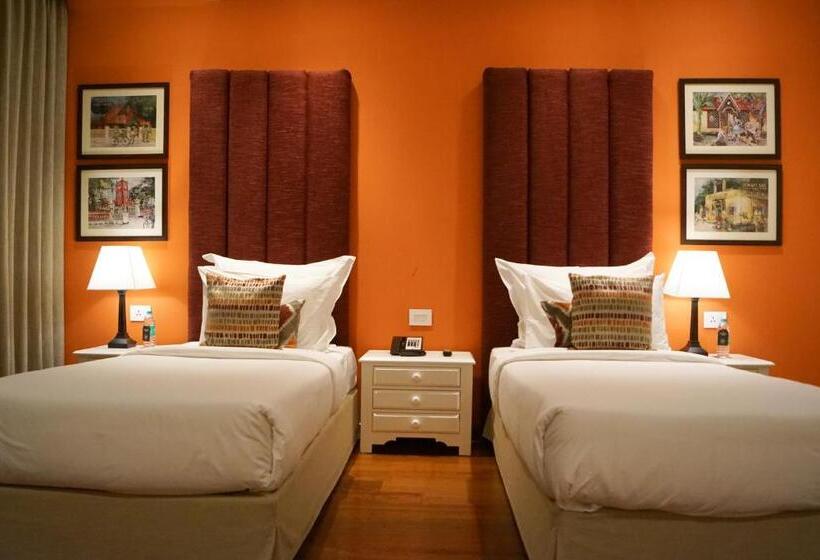 سوییت جونیور, The Waverly Hotel & Residences