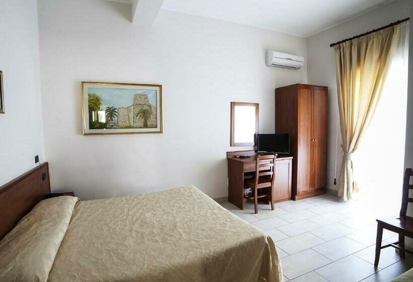 Quarto Triplo Estandar, B&b Centrale Affittacamere