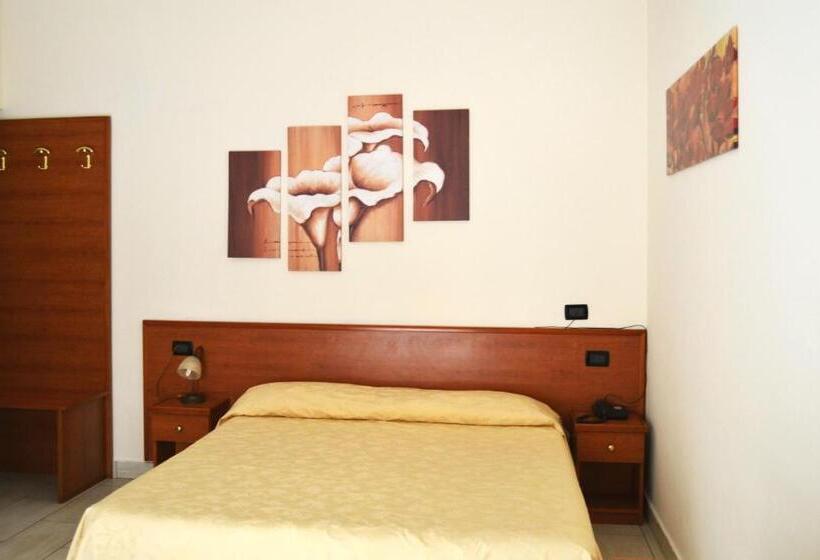 Quarto Quadruple Standart com Varanda, B&b Centrale Affittacamere