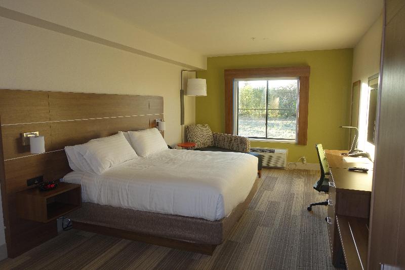 Номер Стандарт, Holiday Inn Express & Suites Brentwood By Ihg