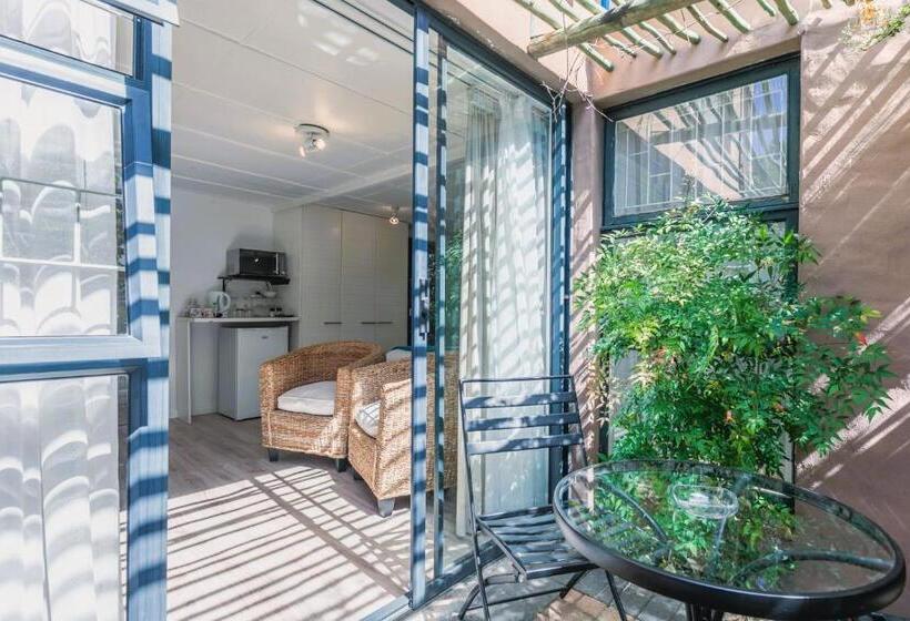 استودیوی لوکس, Absolute Bosch Guest House