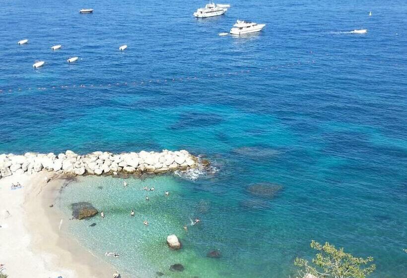 Номер Стандарт Вид на Море, Capri Inn