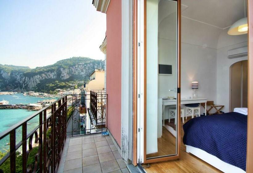 Номер Стандарт Вид на Море, Capri Inn