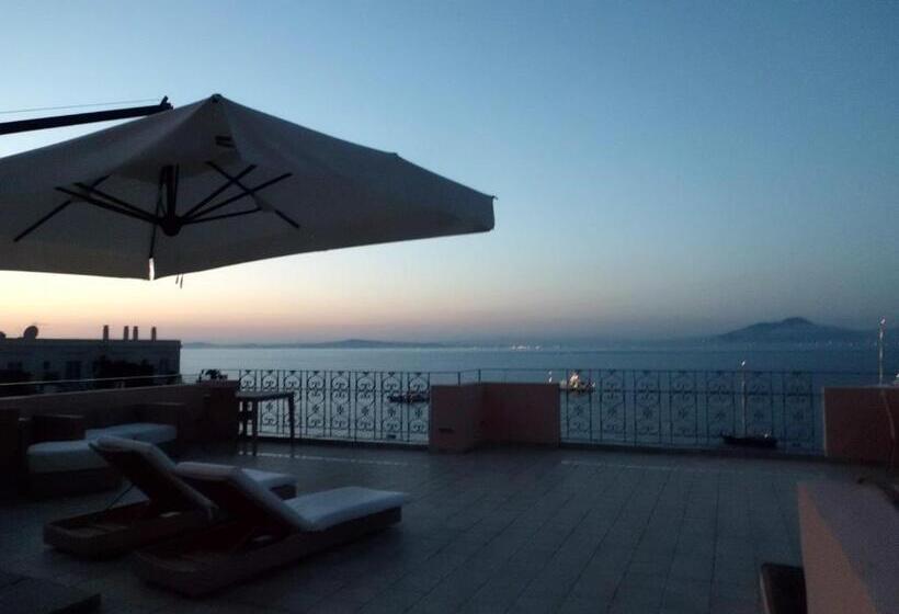 Номер Стандарт Вид на Море, Capri Inn