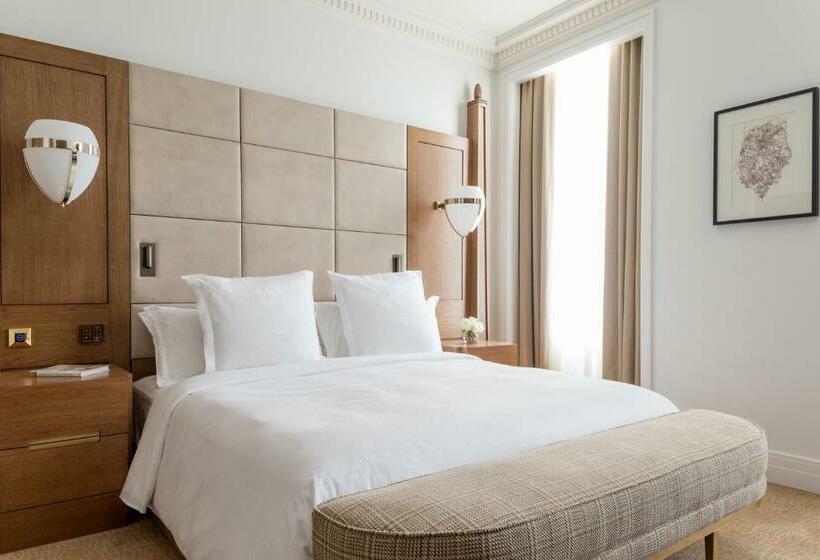 חדר דחוקס עם מיטת קינג, Four Seasons Hotel London At Tower Bridge
