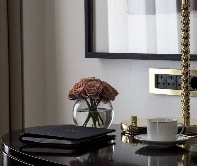Номер Премиум, Four Seasons Hotel London At Tower Bridge