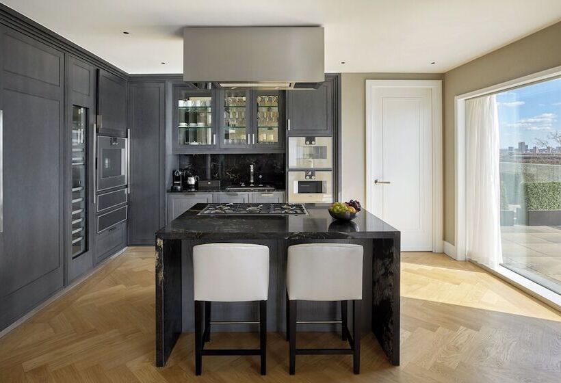 Королевский Люкс, Four Seasons Hotel London At Tower Bridge