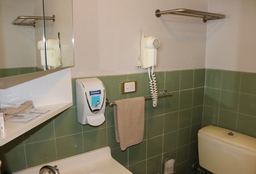 Семейный Номер, The Hermitage Motel