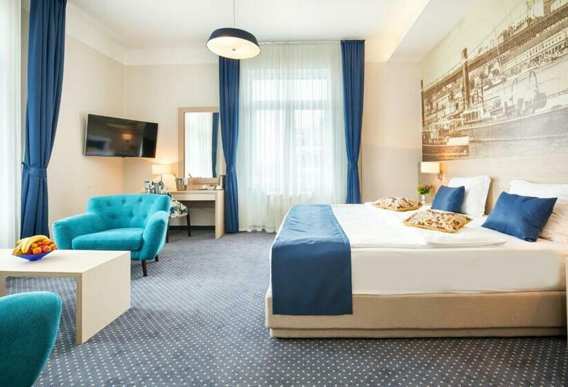 Executive Room, Five Points Square  City Center