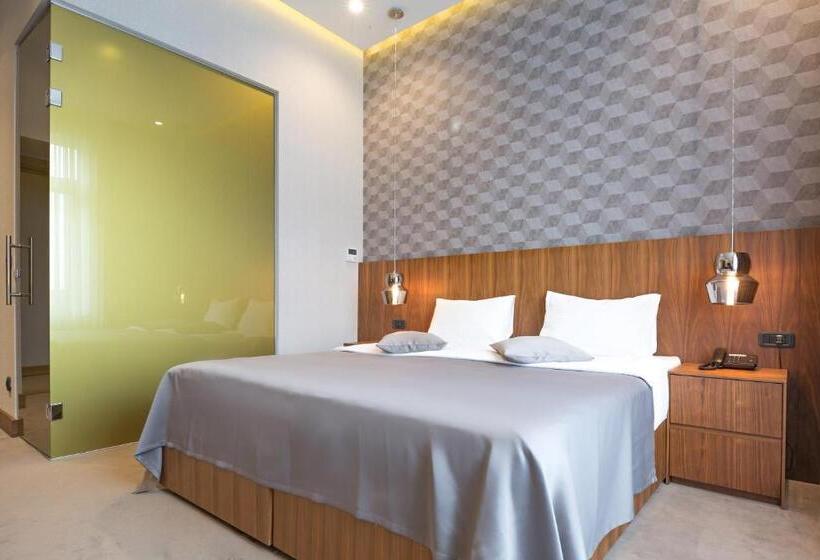 Deluxe Room, Five Points Square  City Center